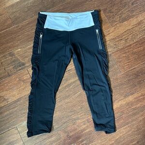 Lulu size 6 capris